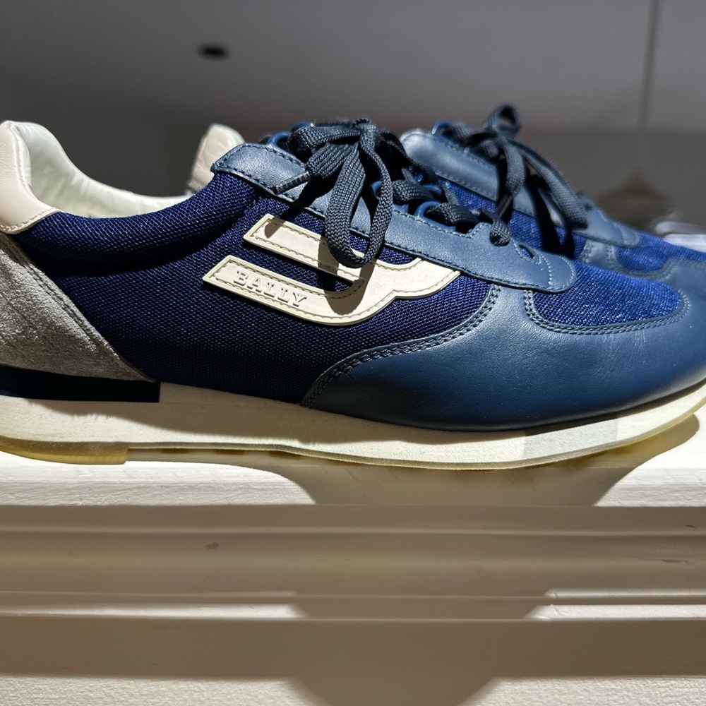 Men’s size 9 Bally Gavino in blue sky calf skin,suede & mesh